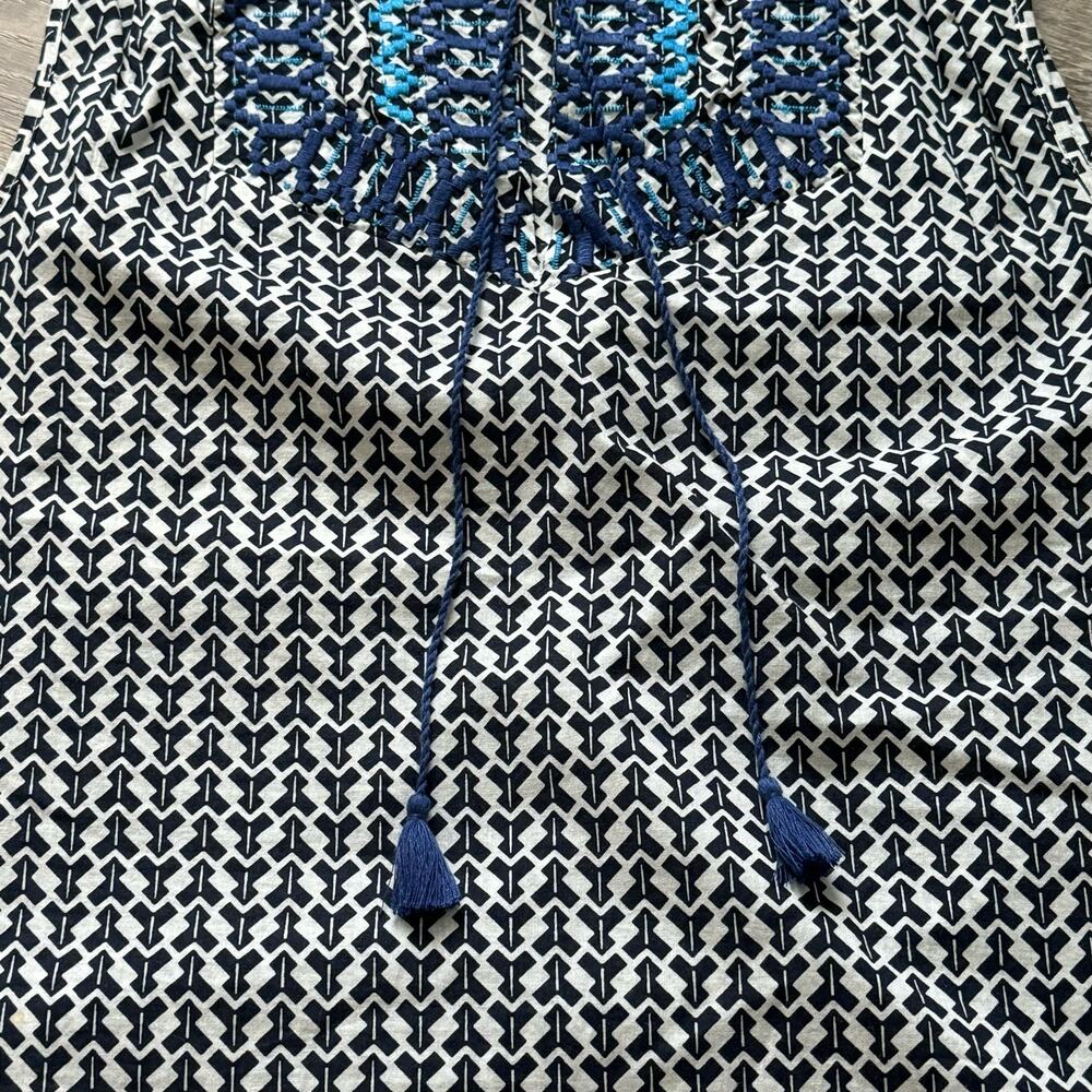 J Crew Embroidered Blue and White 100% Cotton Sleeveless Shirt-size 4 - Picture 4 of 9